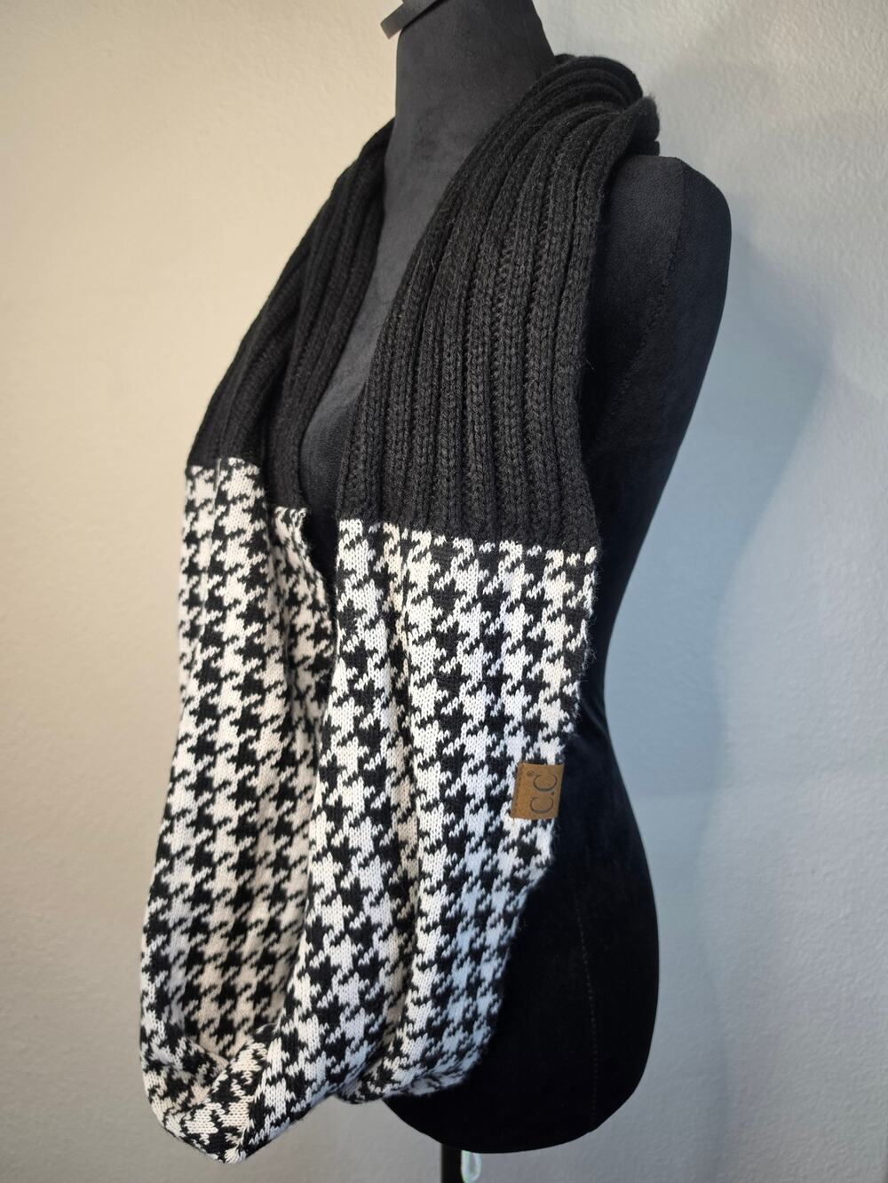 C.C. Knitted Houndtooth Infinity Scarf Black & White Houndstooth Black Ribbed